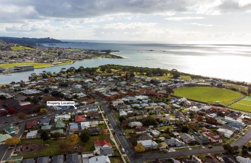 Ulverstone House | Victoria Cottage