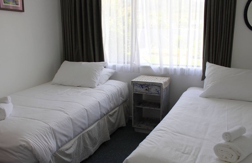 Coromandel House | Victoria Cottage - Central accommodation with boat parking available