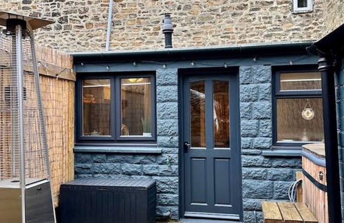 Barnard Castle Cottage | Victoria Cottage - lovely 1 bed retreat with hot tub