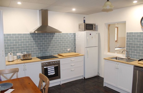 Waterhouse Cottage | Victoria Cottage - located at Robe