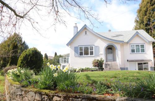 Gorge -Tillicum Area House | Victoria Gorge Waterway Vacation Home