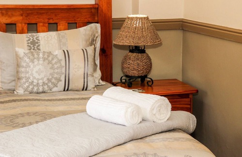 Victoria Bay House | Victoria Heights B and B