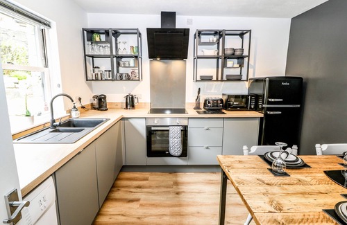 Holmfirth Cottage | Victoria House