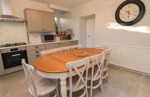 Belford House | VICTORIA HOUSE, pet friendly, character holiday cottage in Belford