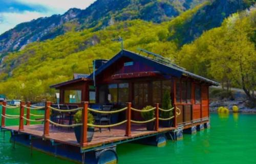 Bajina Basta House | Victoria lake house
