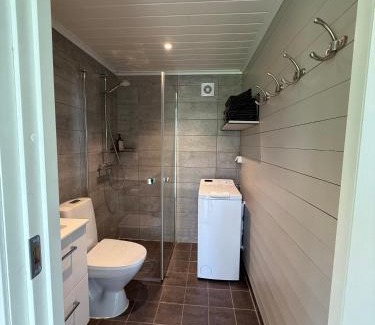 Enebakk House | Victoria lakefront cabin in Lyseren Strandpark