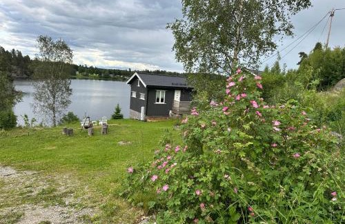 Enebakk House | Victoria lakefront cabin in Lyseren Strandpark