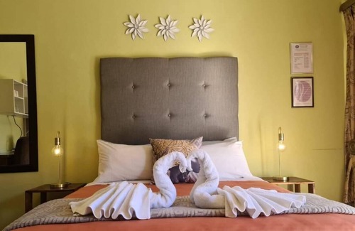 Victoria West House | Victoria Oaks Guest House