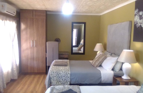 Victoria West House | Victoria Oaks Guest House
