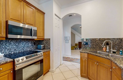 Downtown Fort Lauderdale House | Victoria Park | All-Suite | Roof Deck with Downtown Skyline Views, Patio