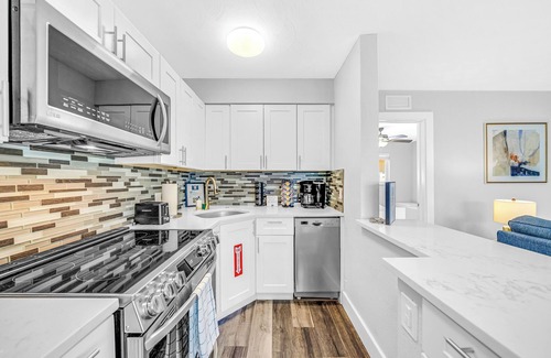 Victoria Park Apartment | Victoria Park Getaway! 1 Mile to Beach & Las Olas!