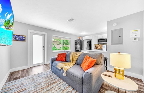 Victoria Park Apartment | Victoria Park Getaway! 1 Mile to Beach & Las Olas!