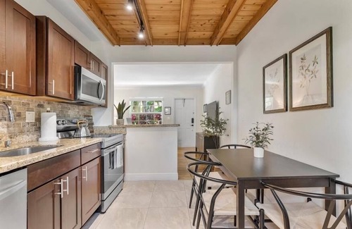 Victoria Park Condo | Victoria Park Oasis w/Pool, BBQ, Garden ~ 51