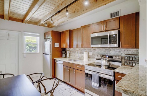 Victoria Park Condo | Victoria Park Oasis w/Pool, BBQ, Garden ~ 51