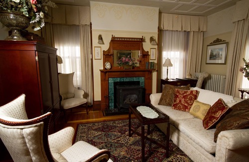 Wolfville Bed & Breakfast | Victoria's Historic Inn