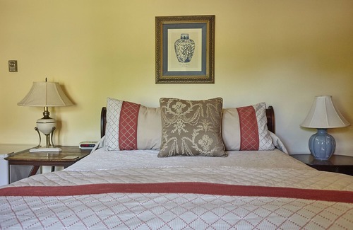Wolfville Bed & Breakfast | Victoria's Historic Inn
