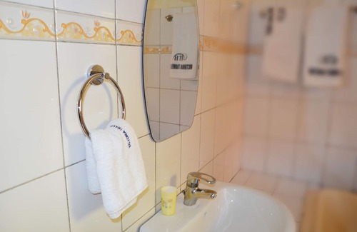 Munyonyo Hotel | Victoria Travel Hotel