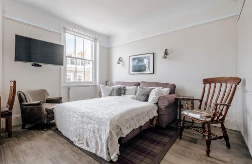 Warwick Apartment | Victoria Violet