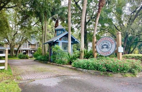 Steinhatchee Cottage | Victorian #7 Cottage at Steinhatchee Landing Resort