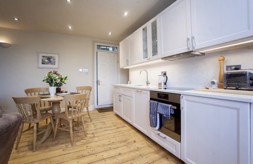 Newton St Loe Cottage | VICTORIAN ANNEXE - BATH - sleeps 4 guests in 2 bedrooms