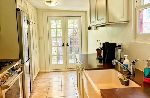 Belmont Heights House | Victorian Bungalow: 2 bd + parking + private garden