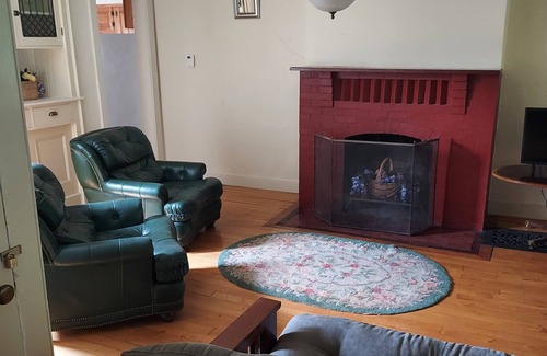 St. Albans Historic District House | Victorian Charm awaits you in Saint Albans City