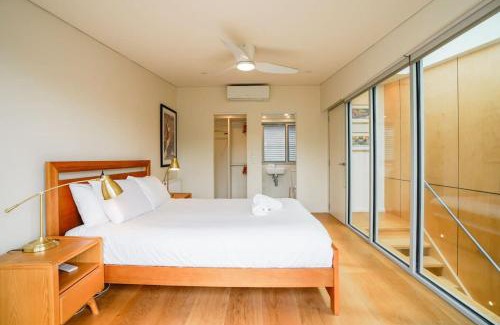 Carlton House | Victorian City-Fringe 3lvl Home @Carlton Lifestyle