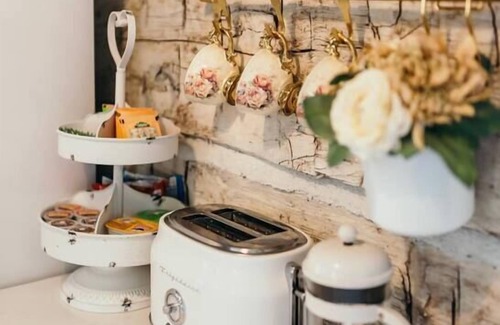 South Bloomingville Cabin | Victorian French Cottage w/Hot Tub: Hocking Hills