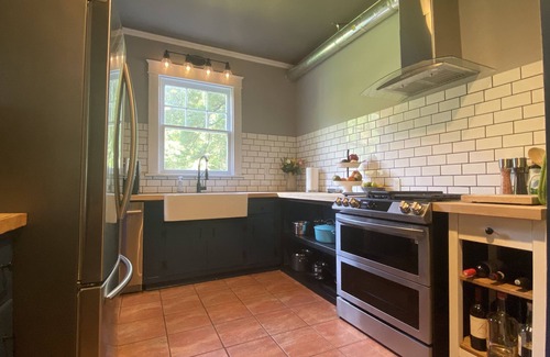 Bohannon House | Victorian Farmhouse w/private waterfront & pier at the mouth of Mobjack Bay