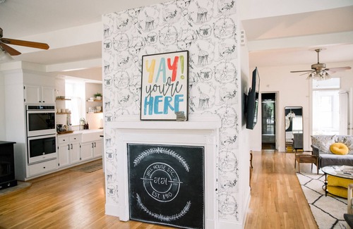 St. Charles House | Victorian Gem Steps from Main St – Sleeps 9 & Pets