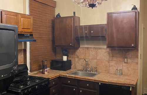 West Riverside House | Victorian Historic Uptown One Bedroom on Parade Route with Queen Sofa Couch