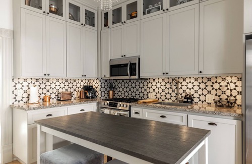 Crockett House | Victorian Home - 2bed 2.5baths, huge backyard, 30 mins to Napa & SF, Free Pets!