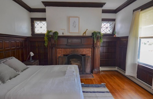 Blackstone Apartment | Victorian Home College Hill