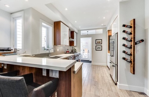 Riverside House | Victorian home on quiet dead end street, walk to parks and shops/restaurants