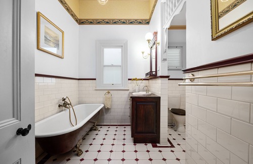 Korumburra House | Victorian Home on Radovick, Pets Welcome!