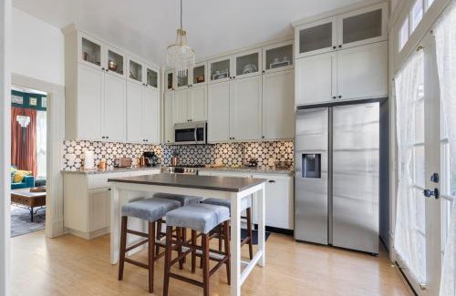 Crockett House | Victorian House-30 mins to Napa & SF, Free Pets!