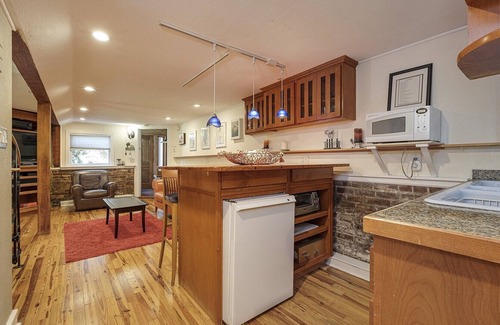 Uptown House | Victorian House, Downtown NW, 3Baths, Deck, Patio, Garden, Reunions, Families