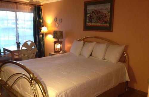 Sparks Hotel | Victorian Inn