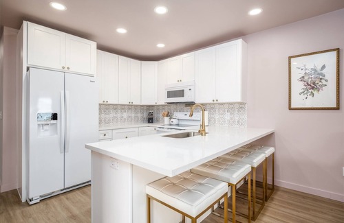 Cedar Key Apartment | Victorian Inspired Downtown, Boat Trailer Parking!