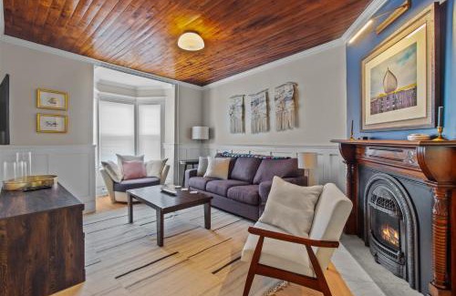 Downtown St. John's House | Victorian Jellybean Gem 3bd King Main 25ba