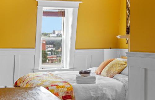 Downtown St. John's House | Victorian Jellybean Gem 3bd King Main 25ba