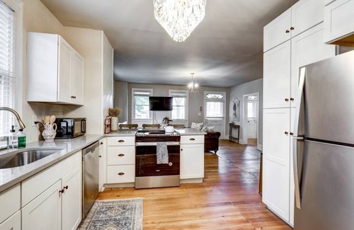 Mountville House | Victorian Manor on Main w/6 beds-10 mins to Lanc!