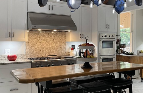 Yreka House | Victorian Mansion Newly Renovated. Sleeps 16. Two kitchens.