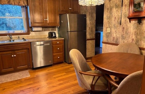 Somerdale Apartment | Victorian Oasis in Mineral City, near Atwood - Deer Hunting - Hot Tub