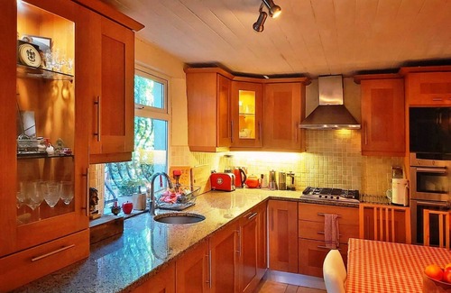 Broadstone House | Victorian Townhouse close to City Centre