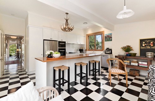 Lowburn House | Victorian Villa - Cromwell Holiday Home