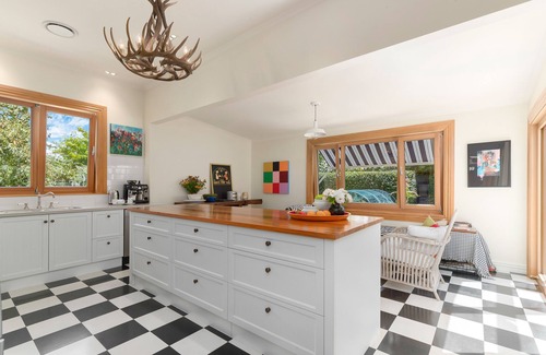 Lowburn House | Victorian Villa - Cromwell Holiday Home