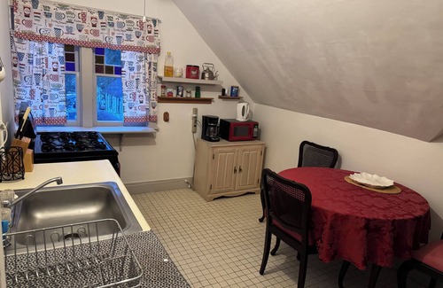 Walton Apartment | Victorian Walk-up 3 bedroom apartment