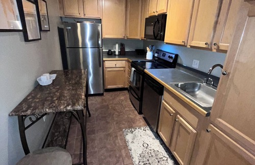 Downtown Baltimore Apartment | Victory Penthouse Retreat – Modern 2BED/2BATH