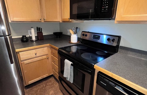 Downtown Baltimore Apartment | Victory Penthouse Retreat – Modern 2BED/2BATH